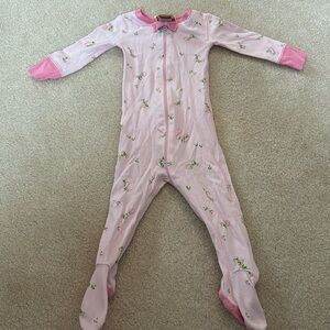 Beaufort Bonnet Linden Hall Letters Pink Noelle's Night Night Footie, 6-12